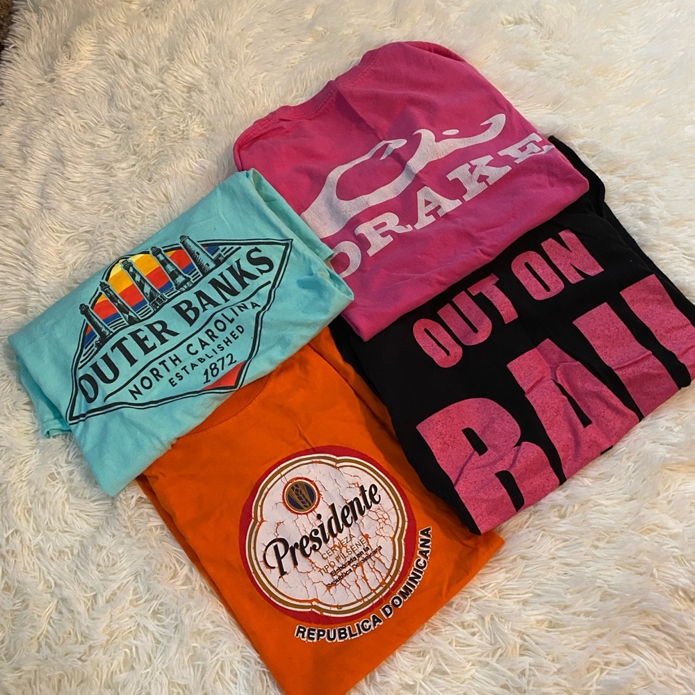 RESERVED Size Small t-shirt bundle
